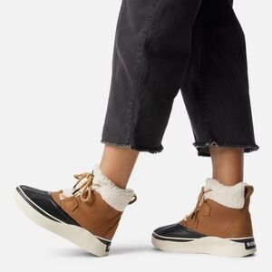 Sorel Women's Out N About IV Chillz Waterproof Boot in Taffy/Black